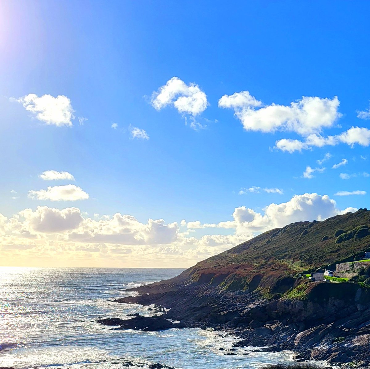 timothycroall's tweet photo. The sun going down at Limeslade Bay, #TheMumbles #Gower #Swansea #Wales yesterday, looking out across the Bristol Channel towards North Devon. https://t.co/MRZkCHbbrG