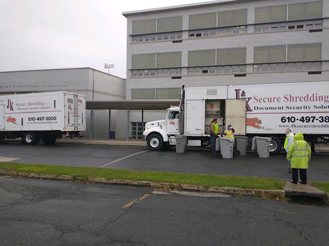 JK_trashremoval's tweet photo. Despite the rain we had a great day, last Saturday, at the Upper Darby Twp. shred event. Thank you to all who came out!
#jandk #secureshredding #shredevents #JK #communitycounts https://t.co/BPsYwAmDnN