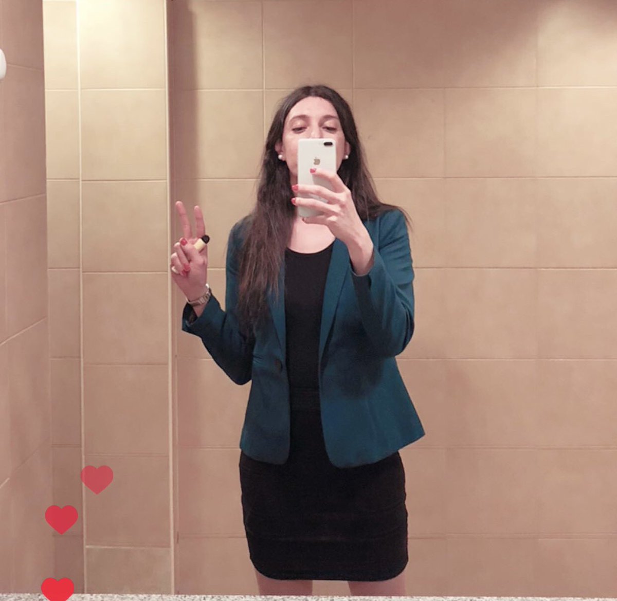 alexiarsteinn's tweet image. Not all nerds wear glasses &amp;amp; crocks 🤓 #alexiatrabaja #devopsArchitect