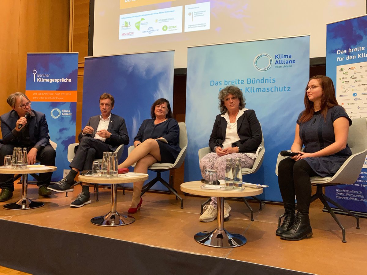 FairtradeDeutschland (@fairtrade_de) on Twitter photo #22BKG: 🌍🌾Klima, Armut und fairer Handel müssen zusammen gedacht werden. <a href="/BaerbelKofler/">Bärbel Kofler, MdB</a> betont: Die #SDGs, zum Beispiel gegen Hunger & Armut, erreichen wir nur, wenn wir Kleinbäuerinnen und -bauern aktive Partizipation ermöglichen. 💪 #Welternährungstag #KlimaFairness #22BKG: 🌍🌾Klima, Armut und fairer Handel müssen zusammen gedacht werden. <a href="/BaerbelKofler/">Bärbel Kofler, MdB</a> betont: Die #SDGs, zum Beispiel gegen Hunger & Armut, erreichen wir nur, wenn wir Kleinbäuerinnen und -bauern aktive Partizipation ermöglichen. 💪 #Welternährungstag #KlimaFairness