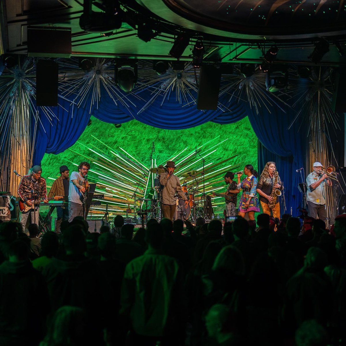 EasyStarAllStar's tweet photo. LIVE from Sony Hall 🤩 a quick look back to our first show of the year!
📸: jeffsvisuals
#EasyStarAllStars https://t.co/MgektoRgs3