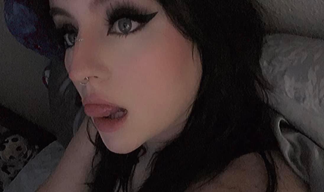 • So it’s actually #Munday. Here’s something. Let’s just talk about how my makeup turned out k?