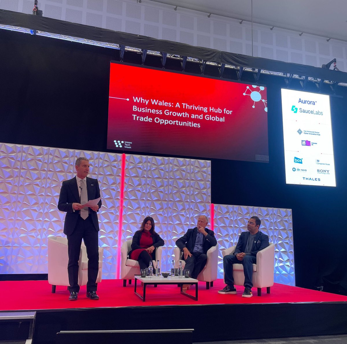 Why Wales? Why not! What a fantastic way to wrap up Day One of #WalesTechWeek 🏴󠁧󠁢󠁷󠁬󠁳󠁿🙌

It was great to delve into the components that make Wales a thriving hub for business growth and global trade opportunities! (1/2) 

#FinTech #Wales #BusinessGrowth