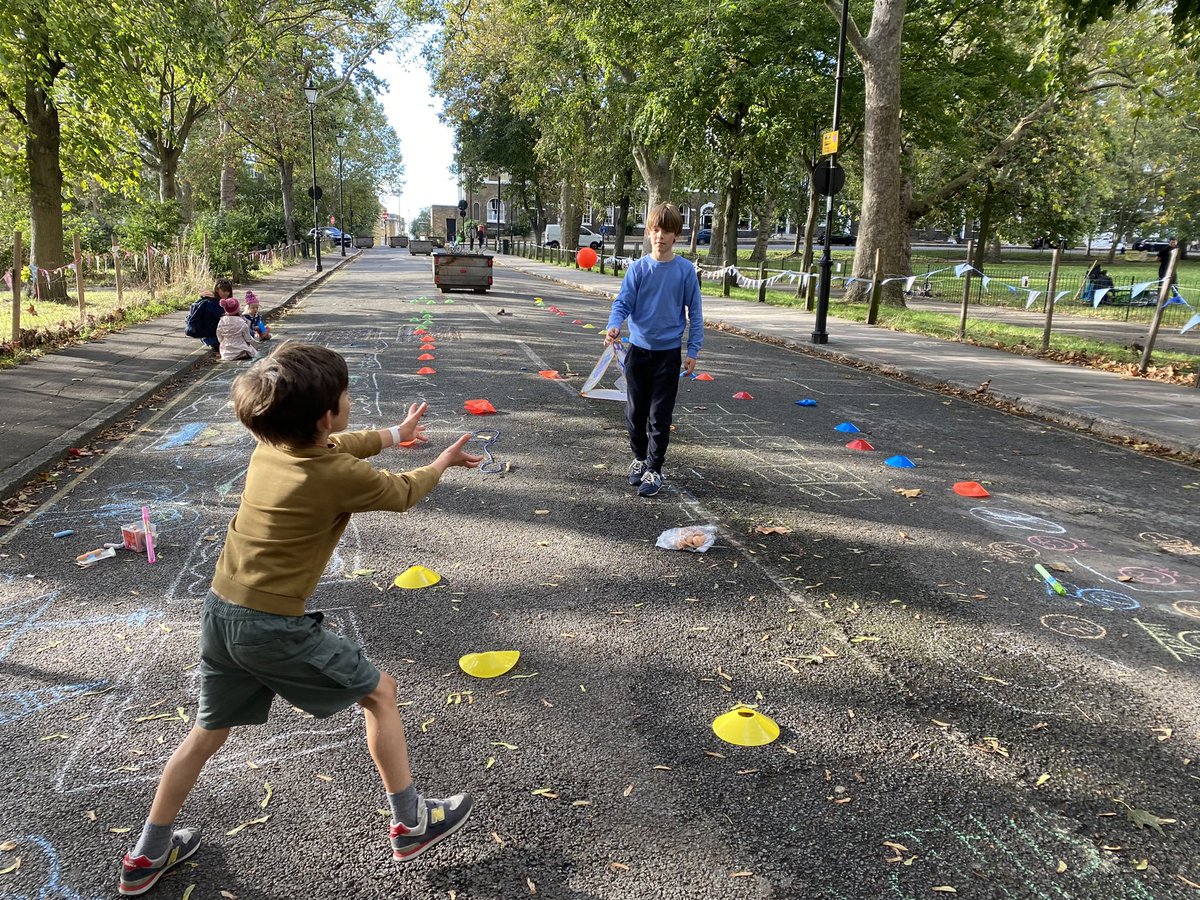 rachaelswyn's tweet photo. Fantastic #playstreet @unitethefields and @Islingtonbc. 👏
It was great to get involved with the redesign of this unloved space. Adding plants, seating, and natural #play materials would turn drab tarmac into a woodland for everyone to enjoy. Watch this space!
@CarolineRussell https://t.co/llknSZJhof