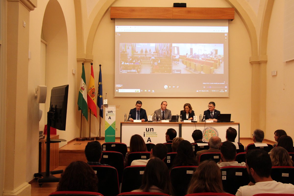 📚 Nuestro rector, <a href="/jigarper/">J. Ignacio García Pérez</a>, y Mª Mar Rull han inaugurado la fase presencial de la Escuela de Formadores para el MAES. Este evento fortalece la formación de docentes en Andalucía. ¡La educación de calidad comienza con profesores bien preparados!

🔗 unia.es/noticias/el-re…