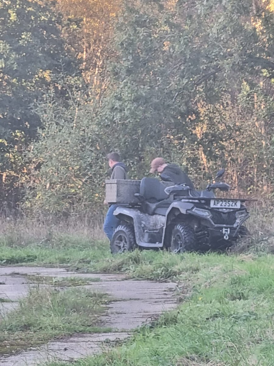 14.10.23 Raydon Hall, Terriermen preciously guarding their box? Surprise, Surprise, where did the hounds pick up a scent ... where did we film a fox running? #trailhuntlies #huntscum #fox #banhunting #wildlife #hadleighrailwaywalk
