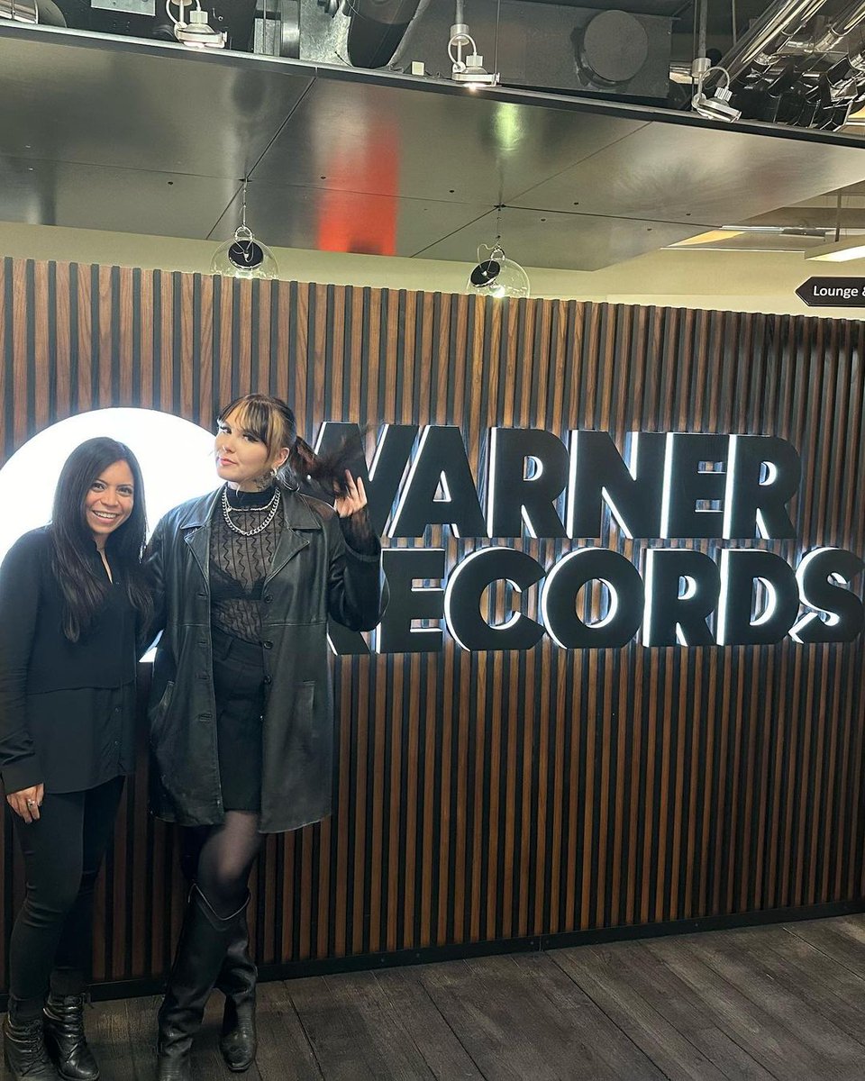 majorrecs's tweet photo. this is only the beginning 👀 @kenyagracemusic joins Kate Bush as the only female artist to hit UK #1 as sole writer, producer, and performer for “Strangers”

a huge honor to be on this journey with such an amazing artist and human 👏👏👏 https://t.co/deYmBGWFmt