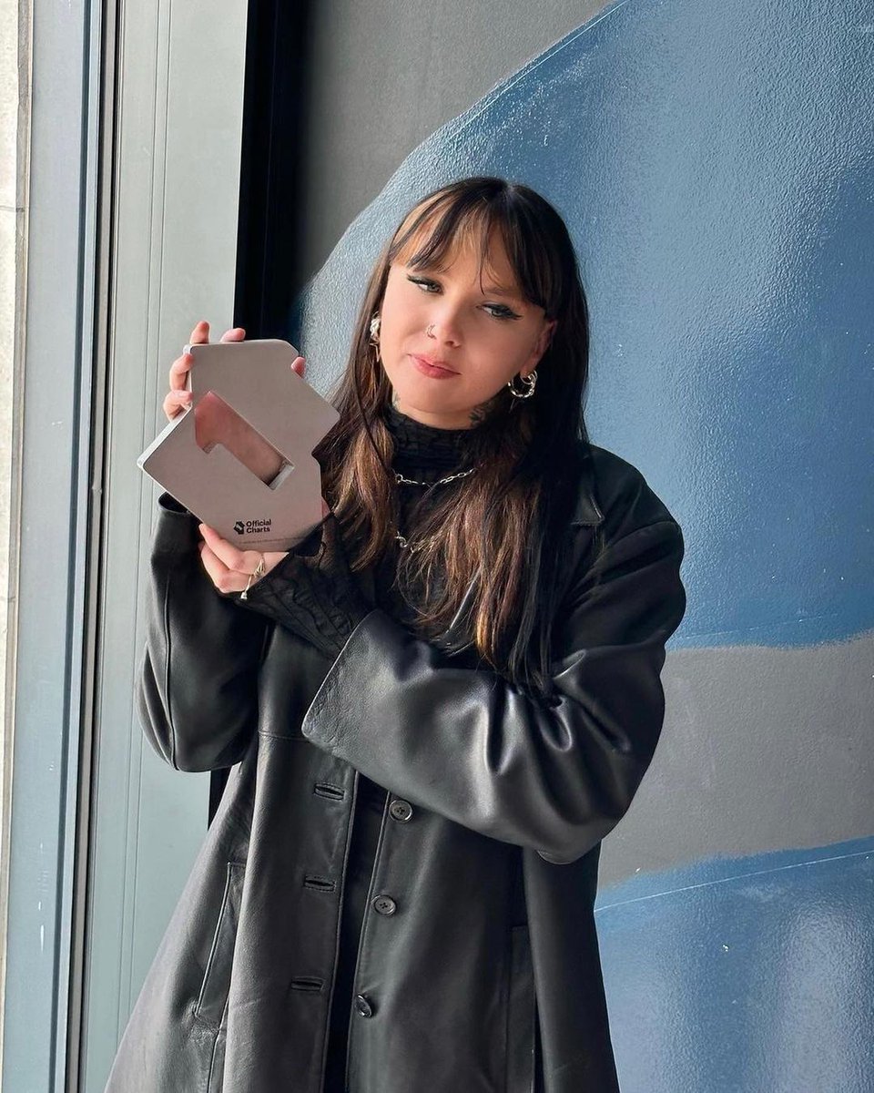 majorrecs's tweet photo. this is only the beginning 👀 @kenyagracemusic joins Kate Bush as the only female artist to hit UK #1 as sole writer, producer, and performer for “Strangers”

a huge honor to be on this journey with such an amazing artist and human 👏👏👏 https://t.co/deYmBGWFmt