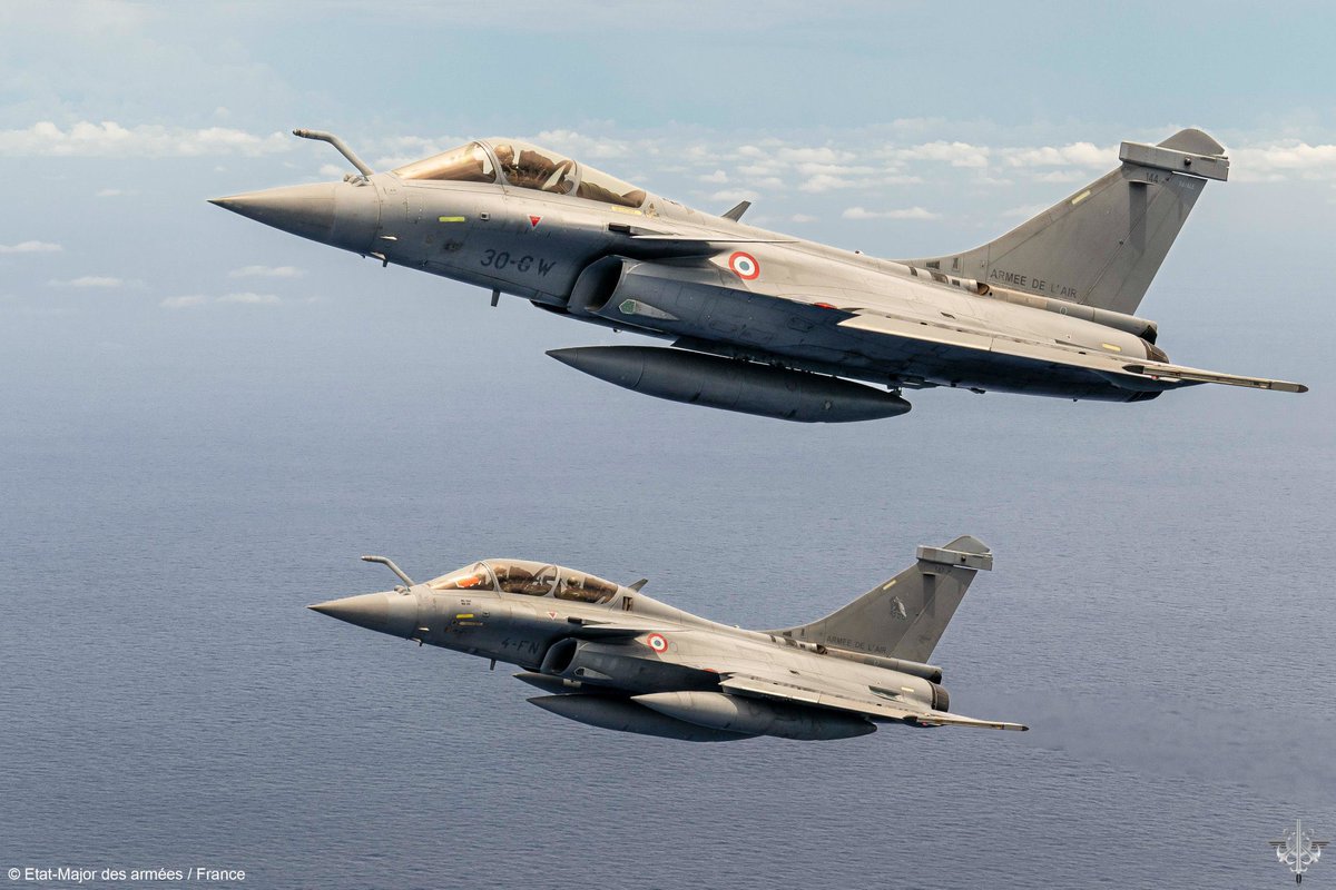 Nous remercions la France pour sa presence active avec les trois avions Rafale de l’@Armée_de_lair qui reinforcent la présence Alliée sur le Flanc Oriental. #NousSommesl’OTAN. @MinColonna