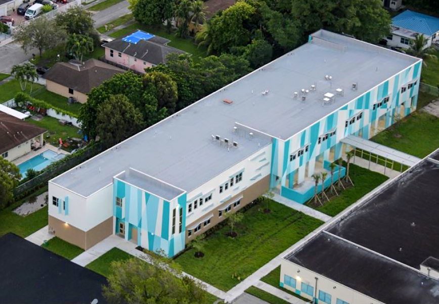 Our #GOBprogress project <a href="/HenryESReeves/">Henry E. S. Reeves K-8 Center</a> new addition aerial photos. Did you know that highly reflective rooftops significantly reduce heat gain into our buildings, reducing energy consumption and saving the district 💵💸💵🍃🌱🍃