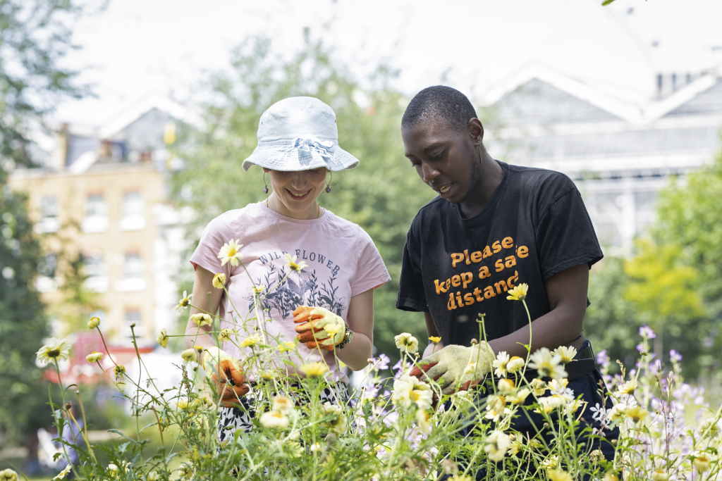 Coopmark007's tweet photo. 🌳@coopuk are partnering with the UK's largest nature charities, @Natures_Voice, @wwf_uk and @nationaltrust, to launch Nature Neighbourhoods. The project, also funded by @TNLUK, will help communities stand up for nature in their neighbourhoods. Learn more: https://t.co/zL0wWJiioG https://t.co/TlcEtGztfK