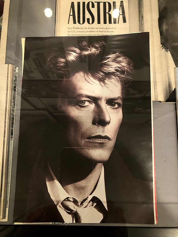 ヘルムート・ニュートンミュージアム
久々にかっこいいエロをたくさん見れて心がとっても元気になりました💖 デビットボウイの写真なんかもあった。やっぱ写真いいなあ…もっと写真展も見に行くようにしたい。 