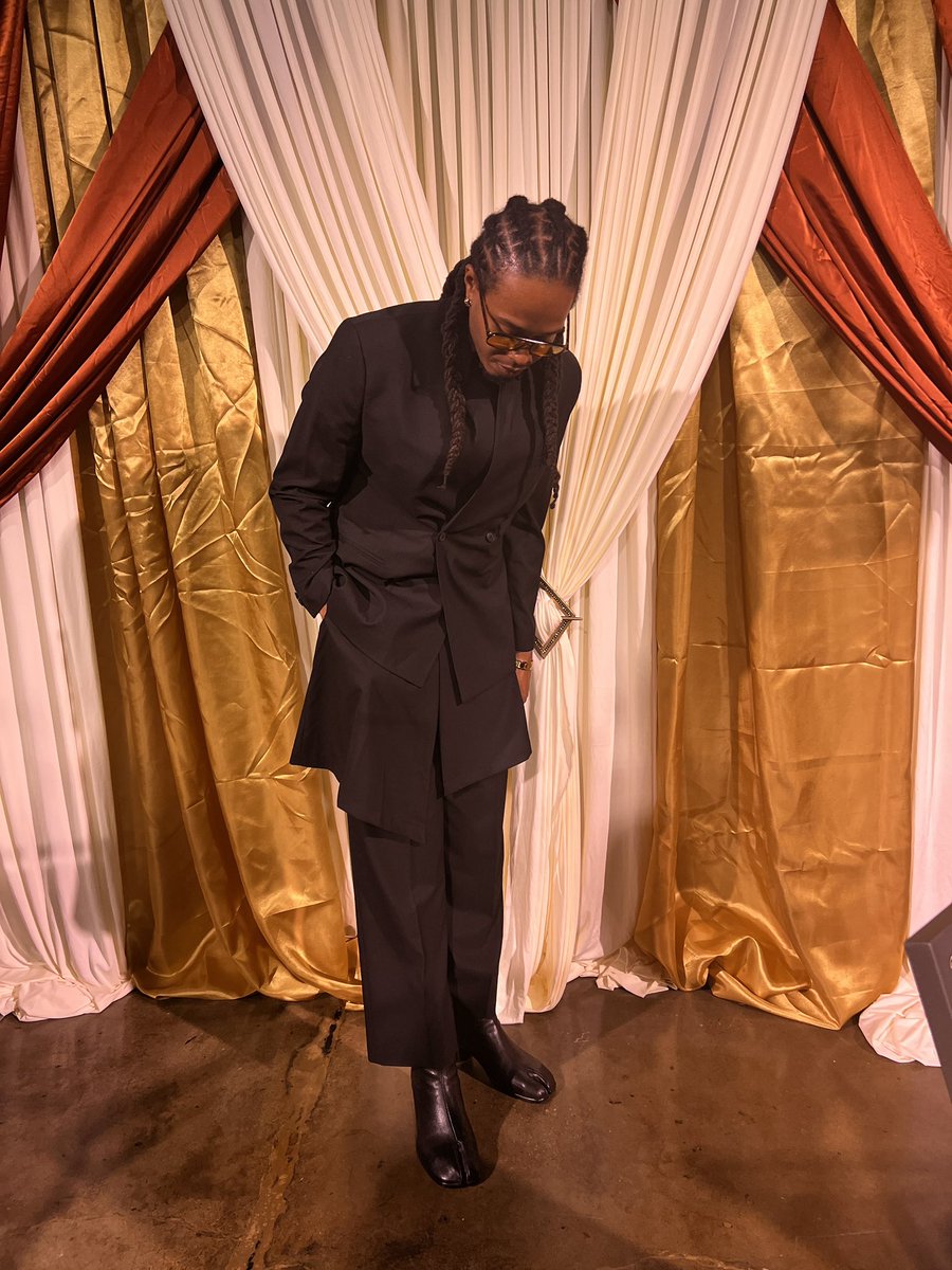 Phasmatis's tweet photo. Wedding tings. #OTWtoOdutola #MadeItOutTheHood https://t.co/tkSRJN4rl4