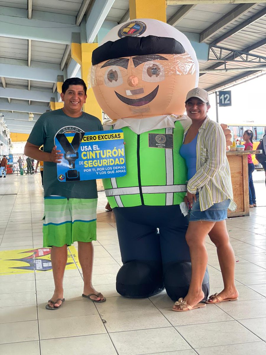 CTEcuador's tweet photo. #SantaElena | En la Terminal Terrestre de #Sumpa, nuestros agentes de Educación Vial, recordaron a los conductores y pasajeros de los buses de transporte público, el uso del cinturón de seguridad durante todo su viaje, ya que este dispositivo los protege.🚍🚌🛣️ https://t.co/LOhZDVqVCS