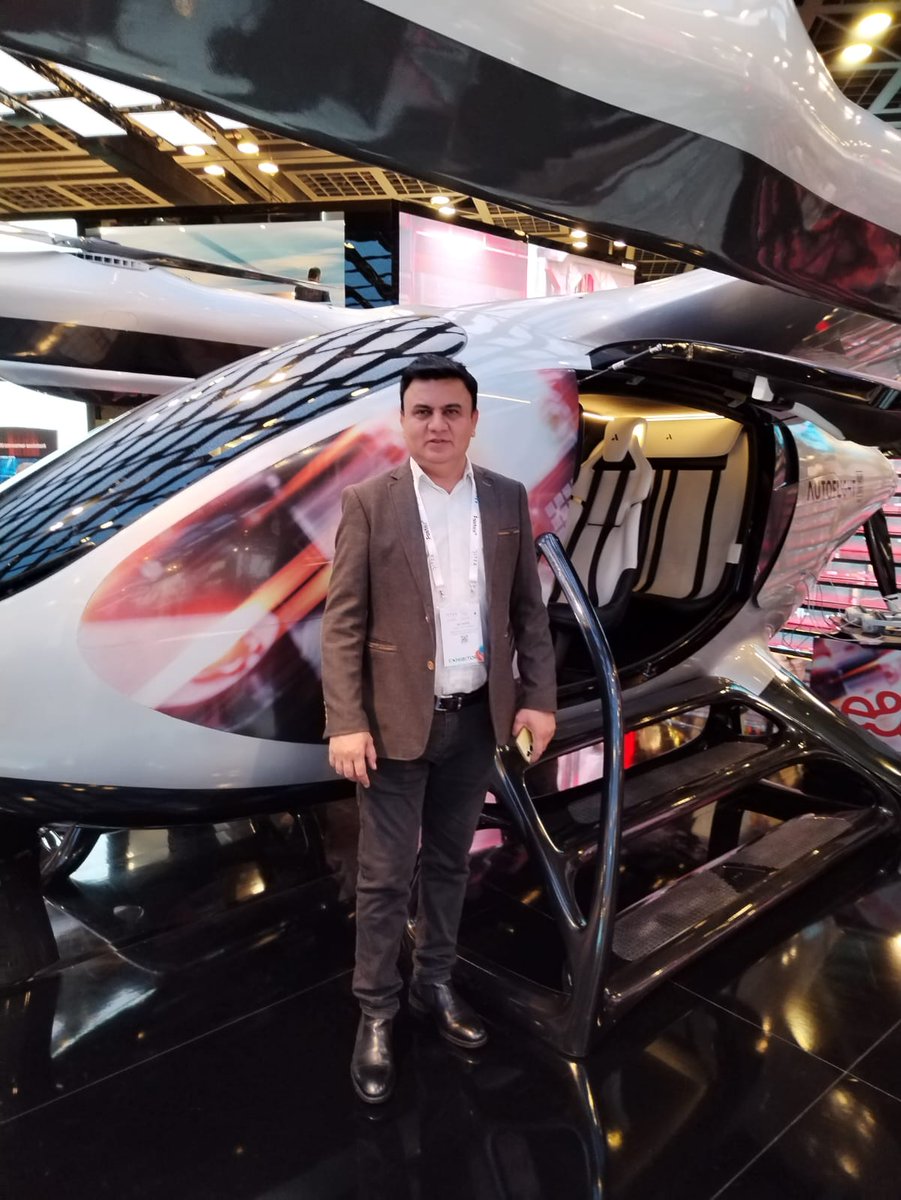 alihadi's tweet photo. Electric Flying Taxi @GITEX_GLOBAL 

#GITEXGlobal2023 #GITEX2023 #tech #technologynews #Drones #FutureTech #mydubai https://t.co/m1OkoQrpTO