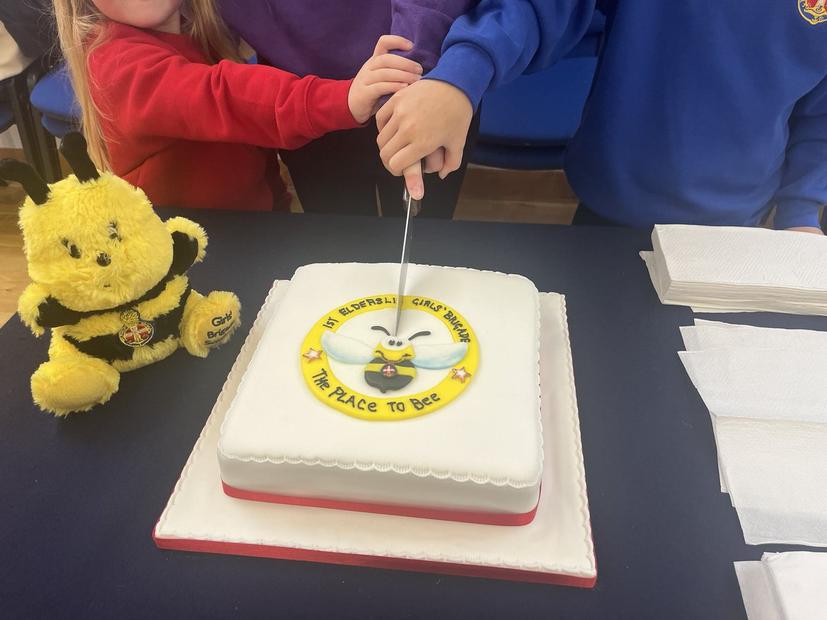 eldersliegb1's tweet photo. 1st Elderslie GB cutting a celebration cake.  We have now been around for 110 years!  #girlsbrigadescotland #celebratingyouth
#sharethegoodnews
#elderslie https://t.co/D4j1uIthKF