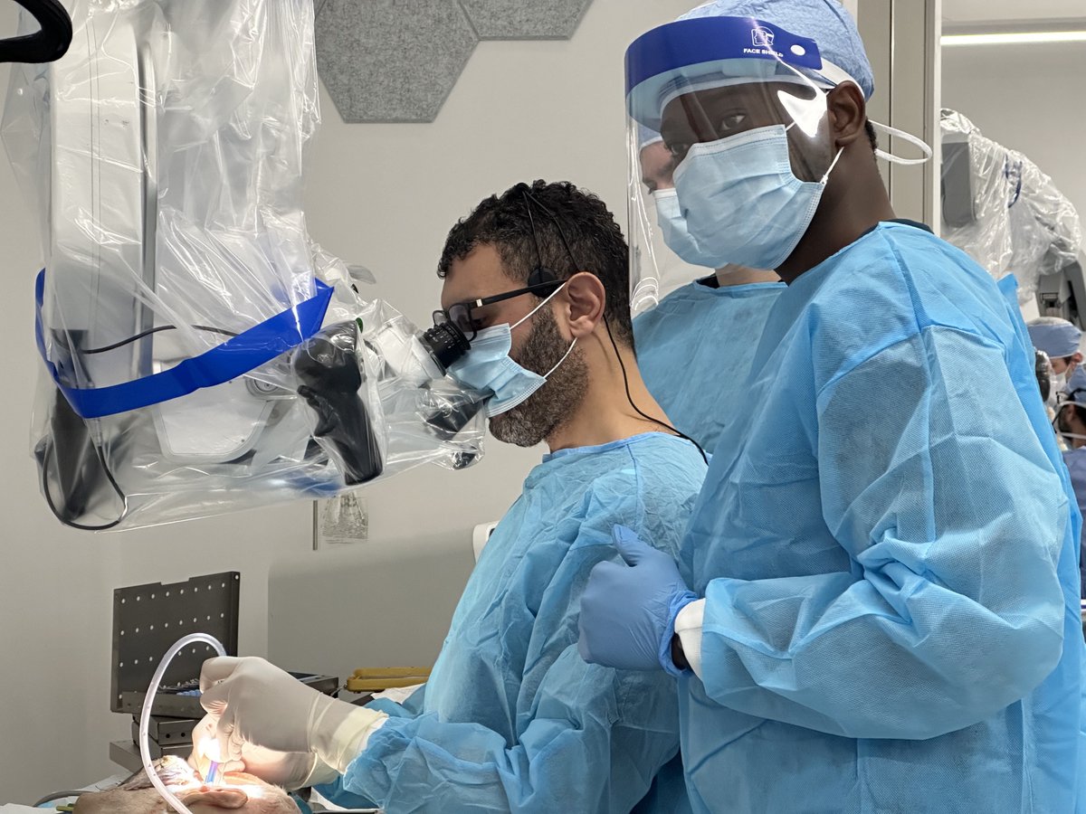 UMDNsgyChair's tweet image. Couldn&apos;t have said it better! It was incredible to see the interdepartmental collaboration between the residents and med students of @UMDNeurosurgery
@HopkinsNsurg and @MGUHNeurosurg this weekend! - photo credit to our medical illustrator Tina Wang.