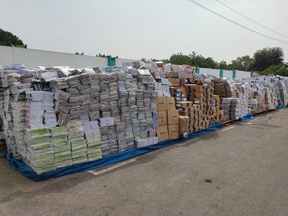 Kyusufabba's tweet photo. It was fulfilling to flag-off the distribution of teaching and learning materials to primary and secondary schools in Kano State, today. 

The materials, which include 3 million books, school uniforms, bags, sandal shoes, writing materials, and computers among others, were distributed to improve the standard of education in the state.
 
I also presented the cheque of 450,000,000 (four hundred and fifty million) Naira to the beneficiaries of the BESDA program, with assurance of automatic permanent and pensionable job offers in the near future. - AKY