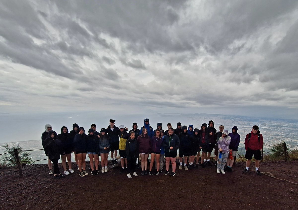QKSKendal's tweet image. Some refreshing weather greeted Y11 on the crater rim of Vesuvius this morning...but we managed to stay warm by taking part in the house cross-country competition! #everypointcounts #Sorrento2023
