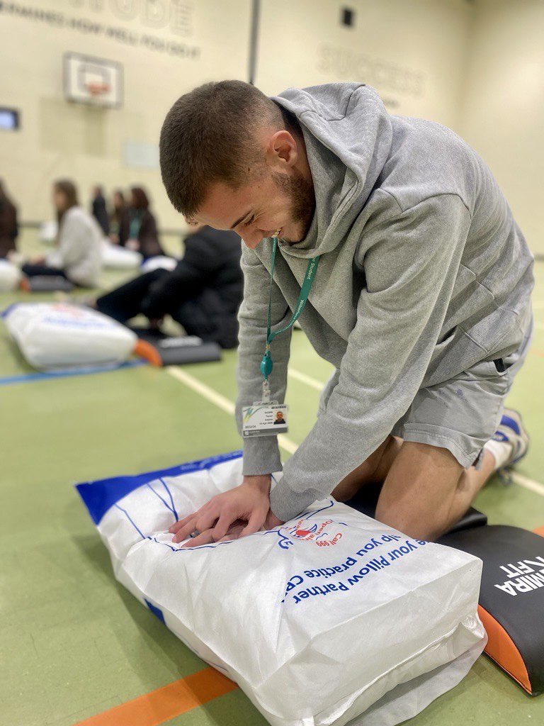 WilberforceSFC's tweet image. Today as part of #RestartAHeartDay, students from across the college learned vital CPR and resuscitation skills needed in order to potentially save lives! 

#CPRAwareness #CallPushShock #LifeSavingSkills