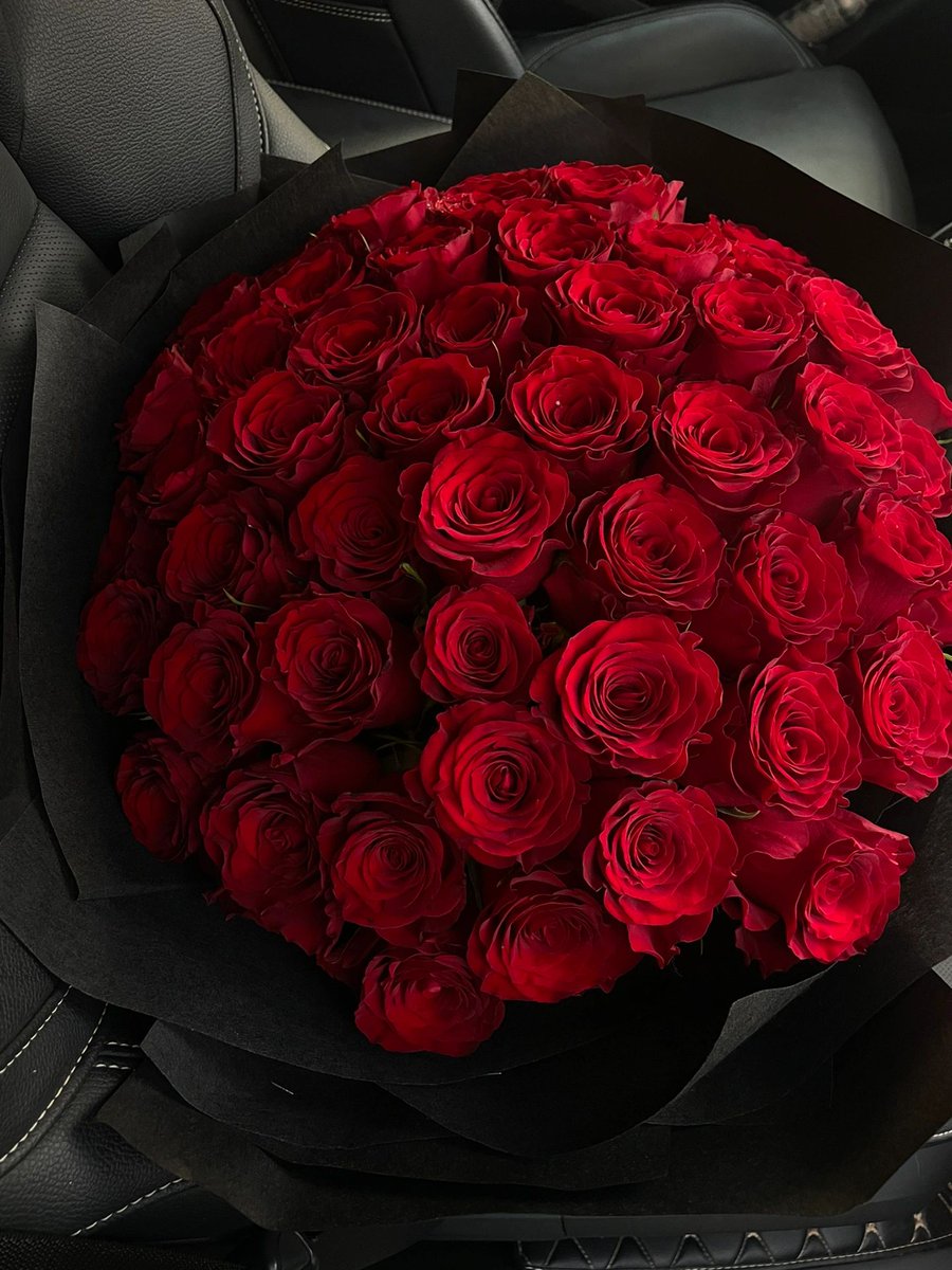 daltonmwapoa's tweet photo. Red-rose  filled with strength and beauty❤��🌹 https://t.co/CntNY6IBbx