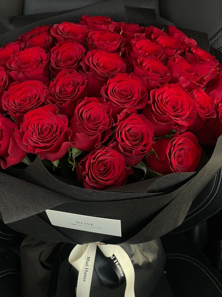 daltonmwapoa's tweet photo. Red-rose  filled with strength and beauty❤��🌹 https://t.co/CntNY6IBbx