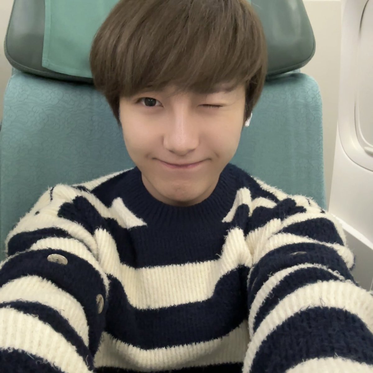 jellymoooo3's tweet photo. 🥺 😉
           💭나 지금 뭐하는거야..
                                    😇 😐 https://t.co/APMwCsSPaA