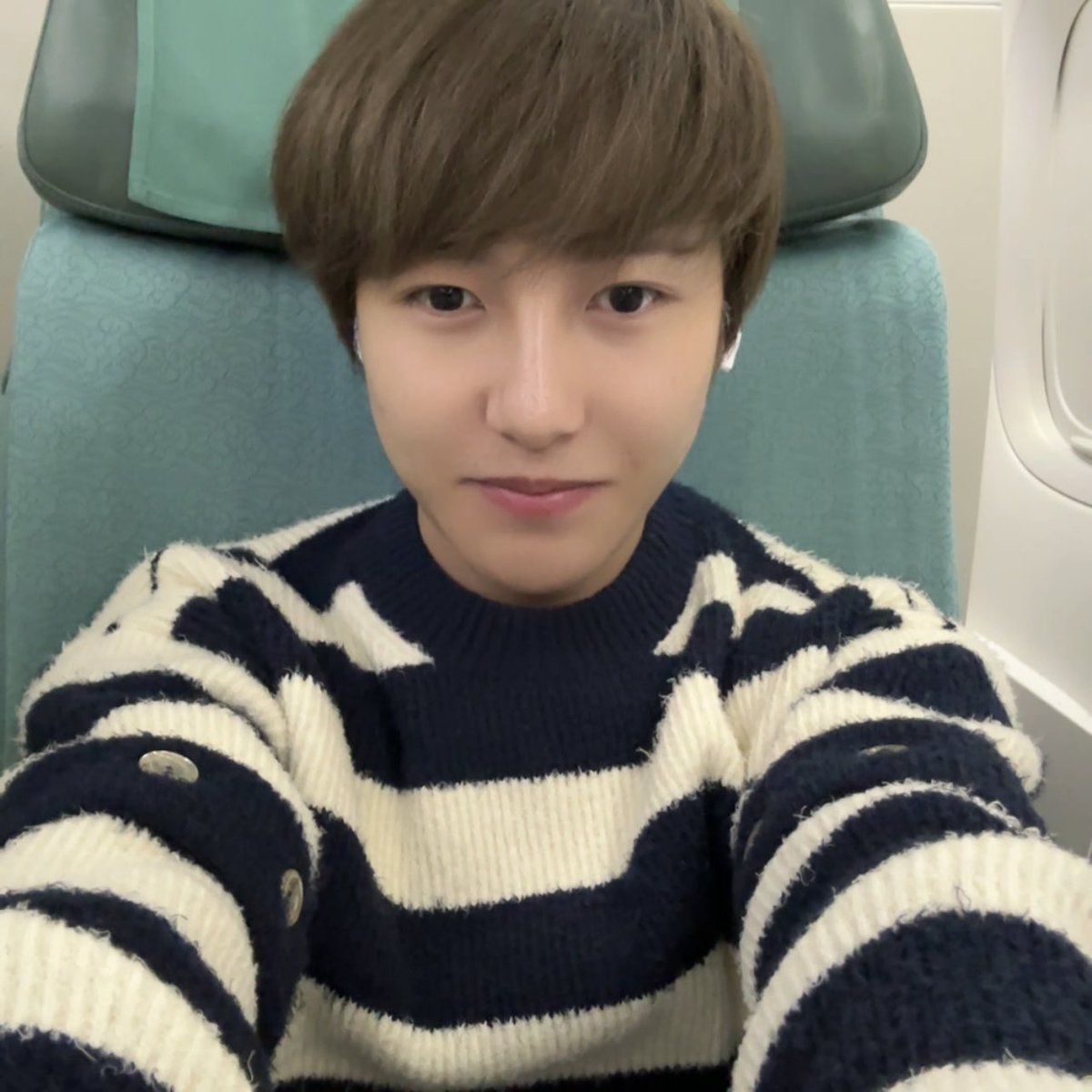 jellymoooo3's tweet photo. 🥺 😉
           💭나 지금 뭐하는거야..
                                    😇 😐 https://t.co/APMwCsSPaA