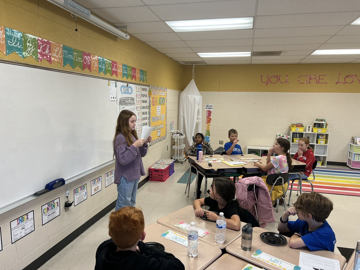 SmithCES4's tweet photo. We enjoyed some Oreos while writing an opinion paragraph and sharing them with the class! @ChristianaES1 #4thgrade #CES https://t.co/ALEbuYxtjg