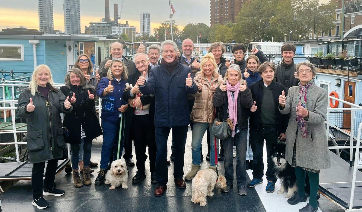 The people of Chelsea's wonderful houseboat community face ruin at hands of an unrestrained property developer, council <a href="/RBKC/">Royal Borough of Kensington and Chelsea</a> behaving like Pontius Pilate, and <a href="/LondonPortAuth/">Port of London Authority</a> doing deals that'll destroy homes. 
They deserve better.
Tonight I pledged my support to <a href="/chelseaboats/">Chelsea Houseboats</a>.