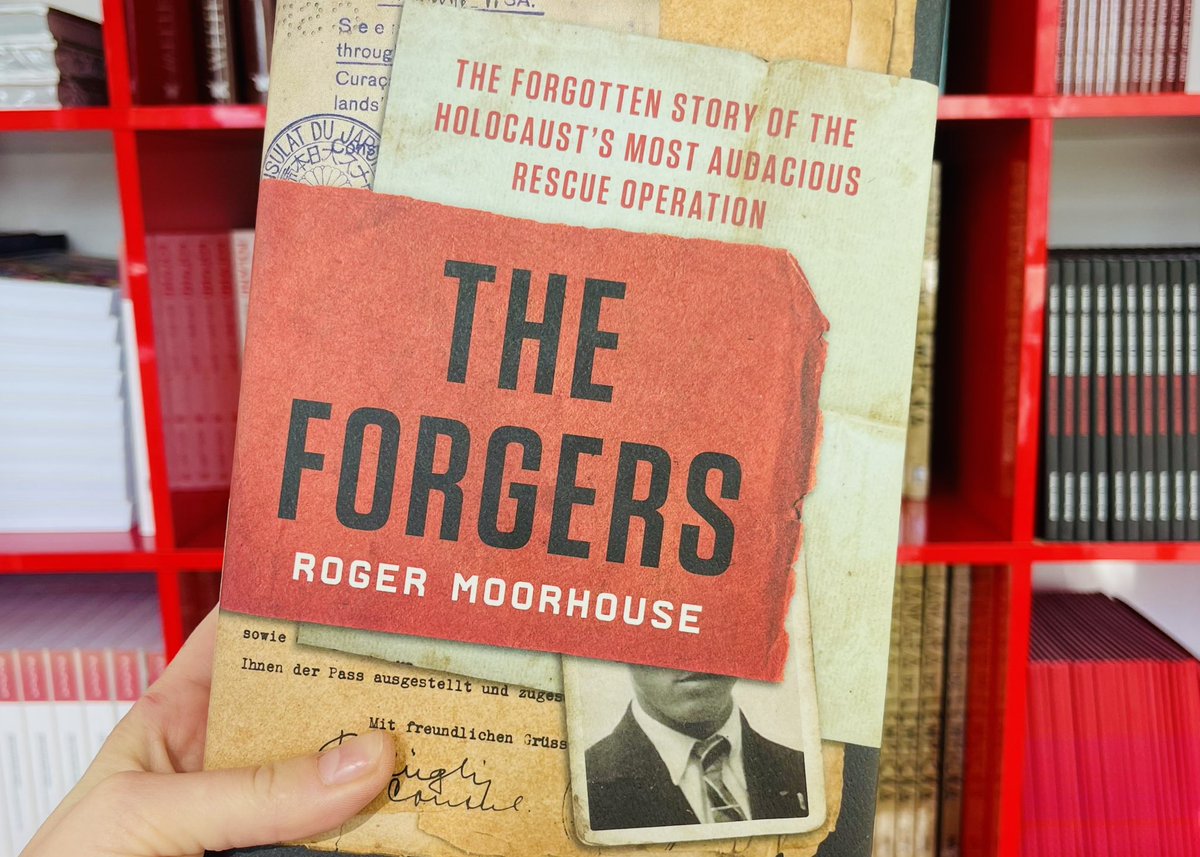 The 🇺🇸 US edition of “The Forgers” by @Roger_Moorhouse will be released TOMORROW!👏🏻📚

The book presents the powerful story of 🇵🇱 diplomats from the #ŁadośGroup who found a unique way of saving Jews during #WW2.

More at @PolishInstNY website 👉🏻 instytutpolski.pl/newyork/2023/1…