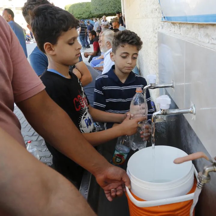 choquei's tweet image. 🚨MUNDO: OMS alerta que Faixa de Gaza só tem mais 24h de água. 

Diretor regional da Organização Mundial da Saúde, Ahmed al-Mandhari, destacou que a região está à beira de 'uma verdadeira catástrofe.