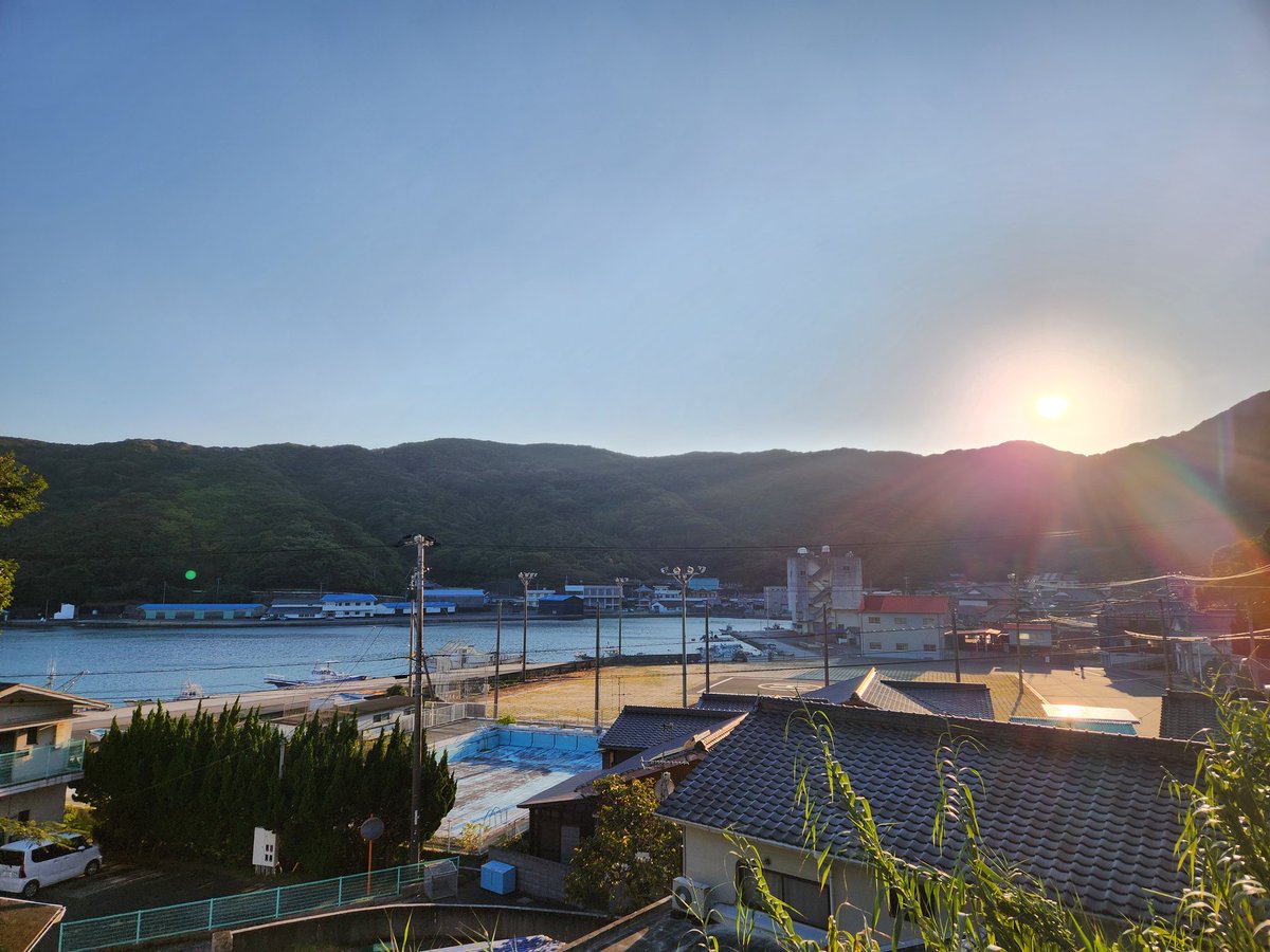 10/17 火曜日　大安
おはようございます☀️😃❗
貯蓄の日‼️🐤🐤🐤

悩んだ時には人の話に耳を傾ければいい。
人は何の為に働くのか？
深く考えれば行き着くところは
"ひとつ"のはずです。

はい‼️
…と言うことは⁉️🐤✨️