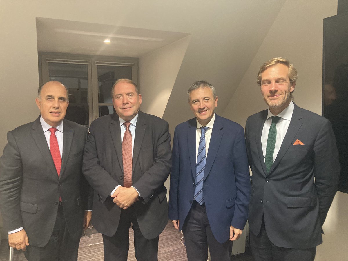 ODA_Versailles's tweet image. Le conseil de l’Ordre du Barreau de Versailles a reçu ce soir Monsieur Terry Olson, président de la Cour administrative d’appel de Versailles et Madame Nathalie Bourgeois de Rick, présidente de chambre à la Cour d’appel de Versailles.
#droit #justice #procédure