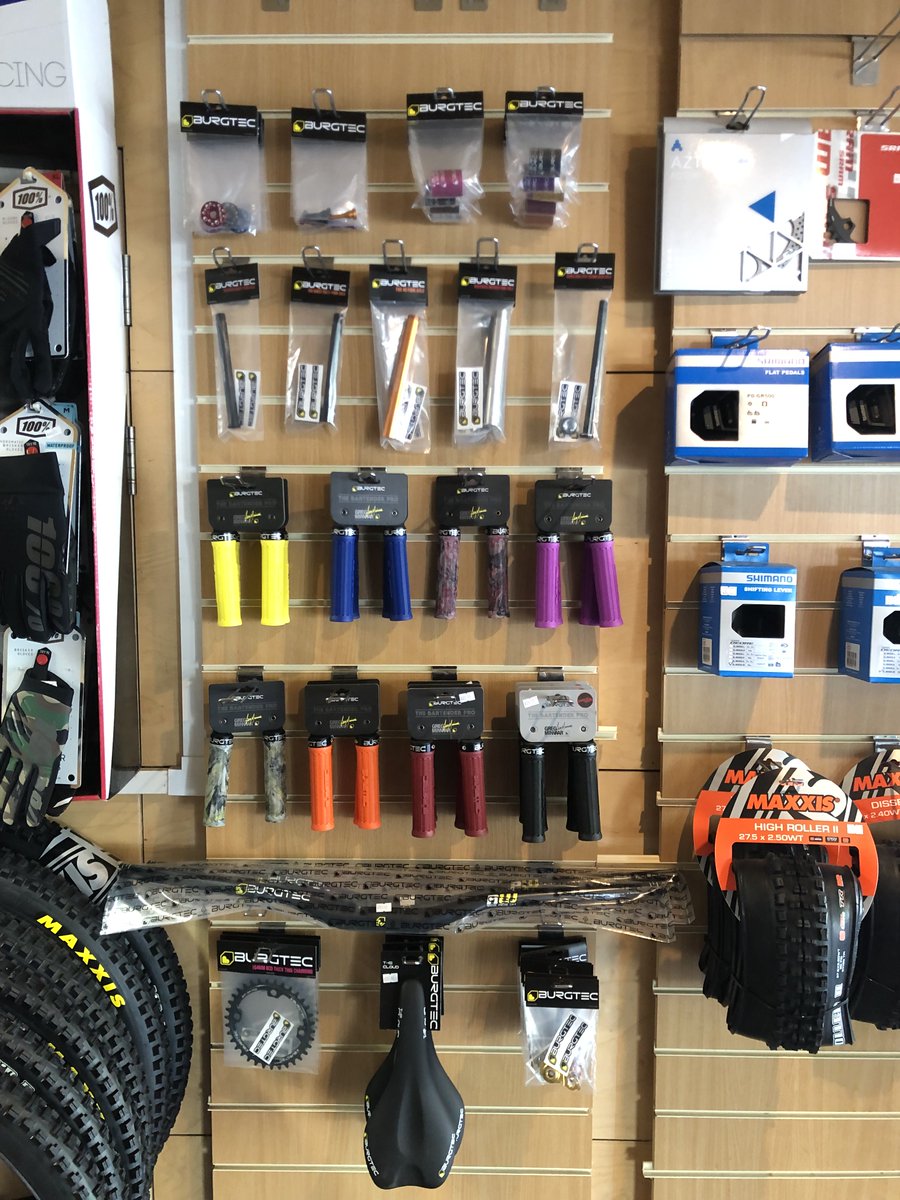 Mae'r Siop wedi'i hailstocio gyda darnau Burgtec newydd yn ogystal â chrysau T.

The Shop has been re stocked with new Burgtec parts as well as T shirts.