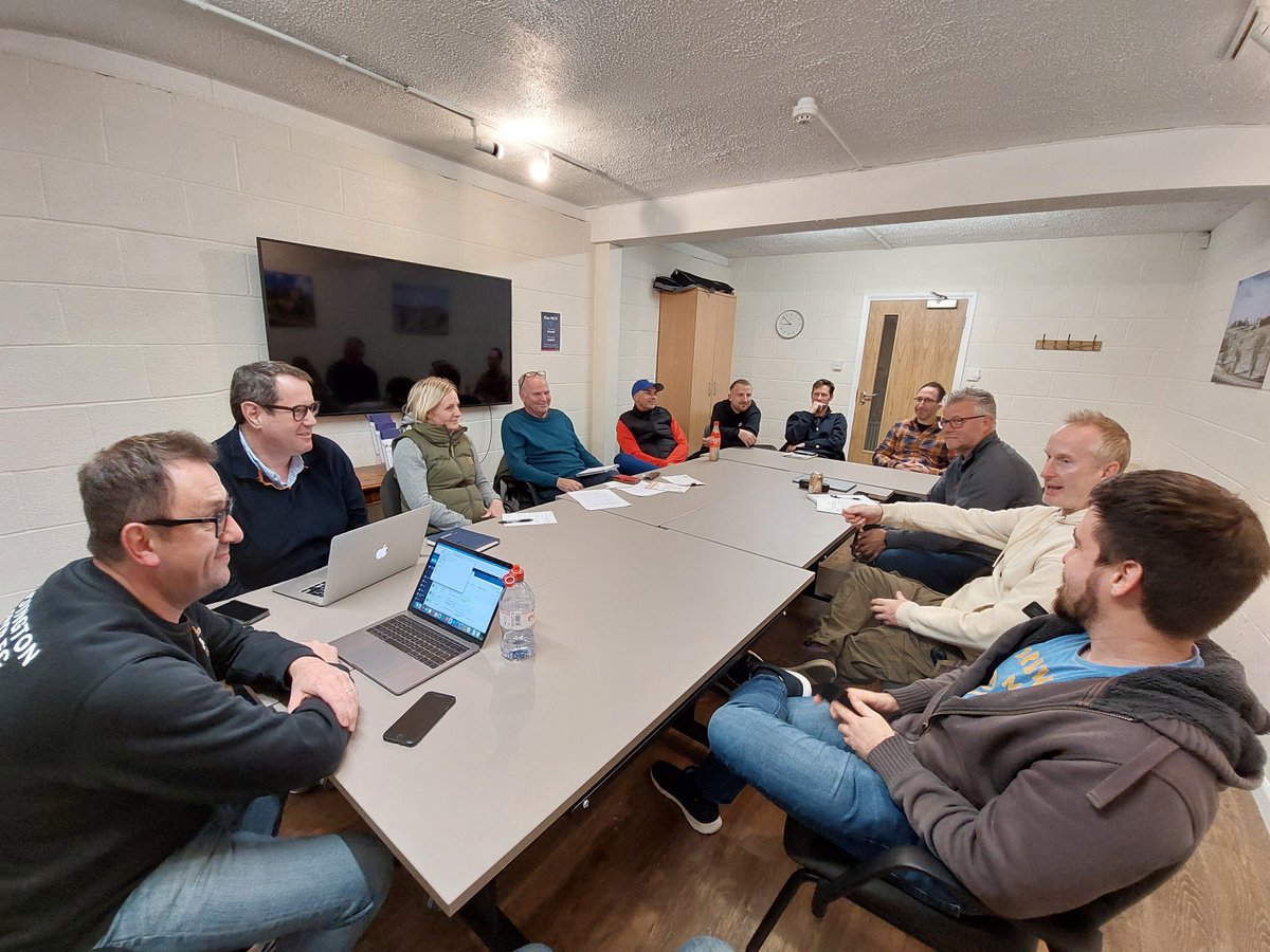 DeddingtonFc's tweet photo. Excellent progress at the Colts' committee meeting tonight, strengthening the pathway through the club 💪Get in touch if you'd be interested in helping ⚽️ https://t.co/6zRdfXjA6L
