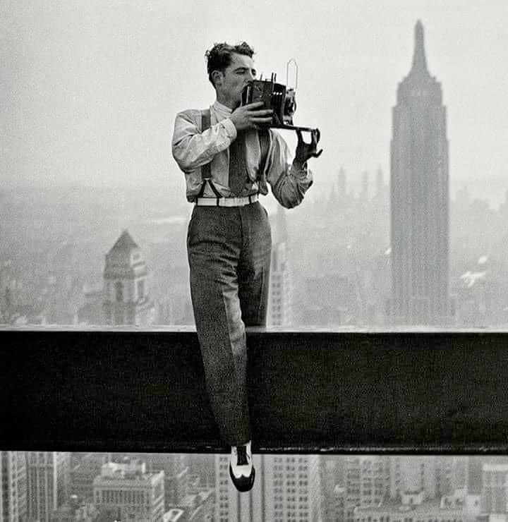 ThisDayInBSS's tweet photo. Even cooler than the picture picked is the picture of guy taking the picture..... https://t.co/Qudu2DxAoh