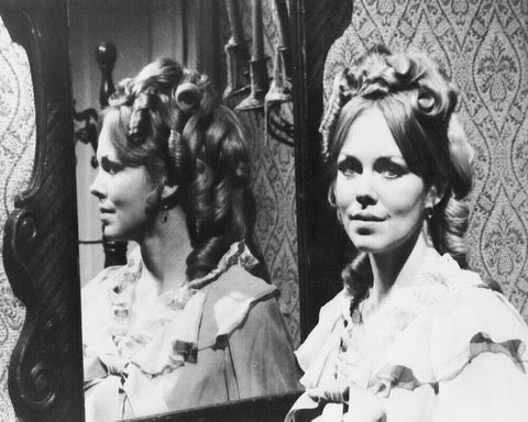 Really sad to hear about the passing of Lara Parker #darkshadows - an absolutely mesmerising screen presence! #angelique
