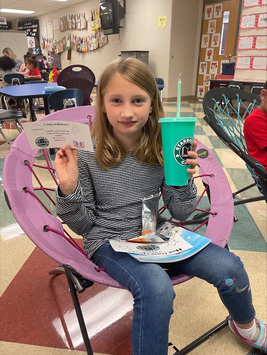 STARBOOKS CAFÉ Monday! Sarah was the winner of the Starbooks Café Cup and Angelo’s certificate but really everyone was a winner for being such great readers throughout the week! Thank you to Angelo’s Pizza for always being such a great supporter of Starbooks and SE Elementary!