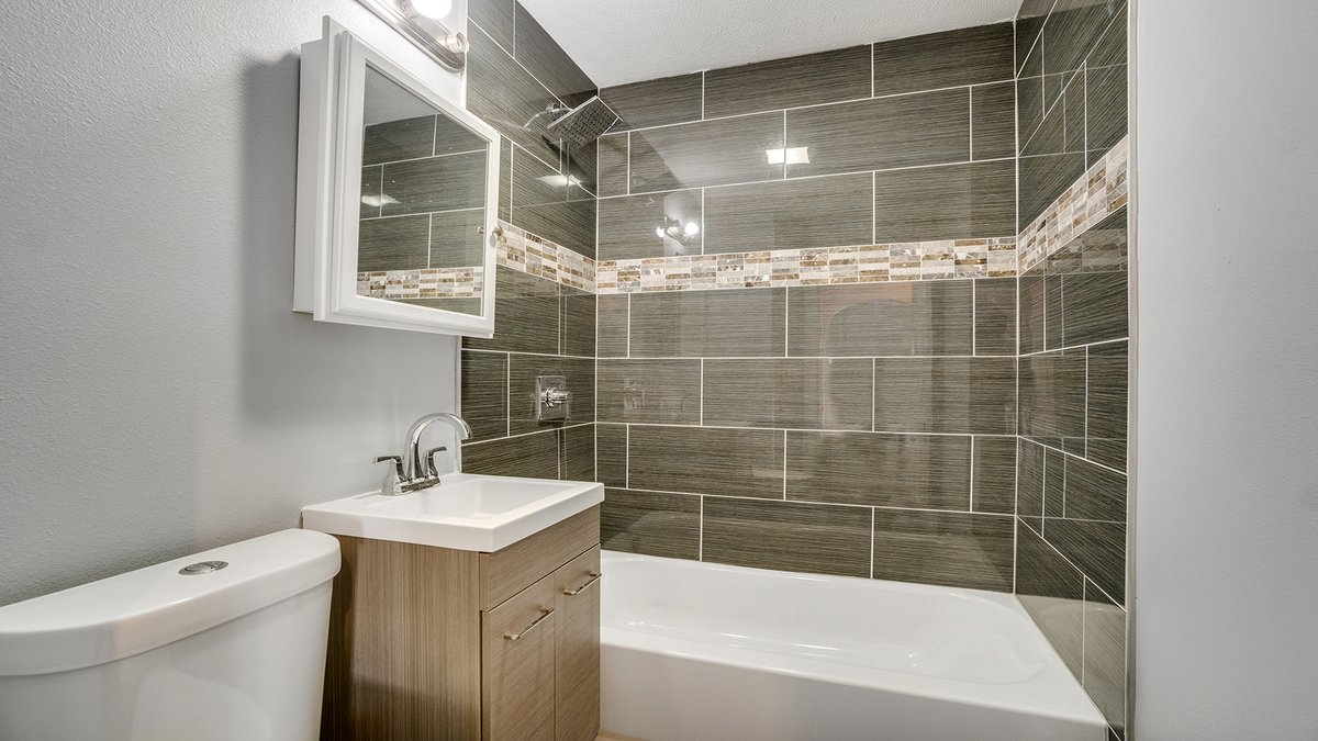 FidelBatresHom1's tweet photo. 𝐉𝐔𝐒𝐓 𝐋𝐈𝐒𝐓𝐄𝐃 📷 421 Soper Ave. Rockford, IL | 3 Bedroom | 1 Full Bath | 1 Car Garage  (detached) Listed for $87,500 | Make This Property Yours! Schedule a  showing today! Contact Fidel Batres: 815-677-8331 or visit https://t.co/KdI3ds7068 Charming 3-bedroom 1-bathroom https://t.co/615gk1LeIV