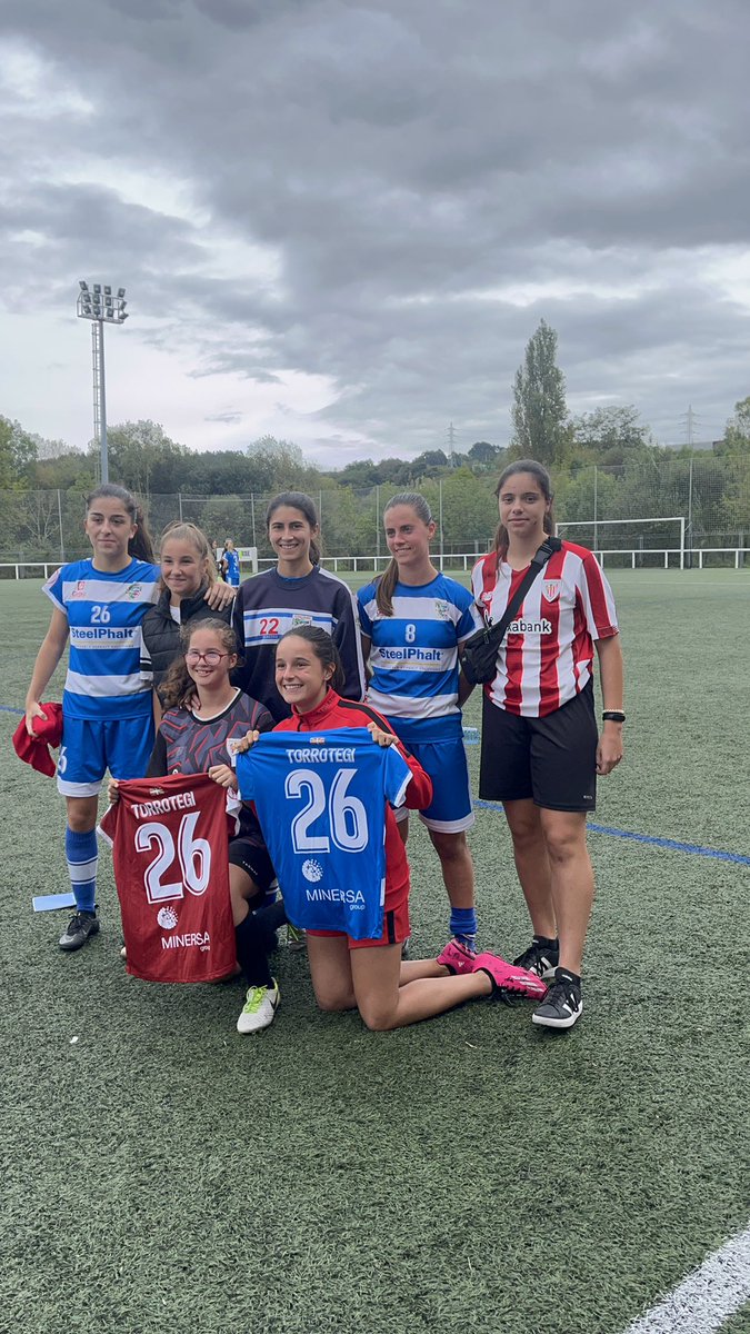Bizkerreft's tweet photo. Este fin de semana hemos agradecido a estas grandes aficionadas su apoyo incondicional!!!!
Irune, Uxue, Nagore y Sonia
Muchas gracias!!!! 💙 https://t.co/WOCsiQykC9