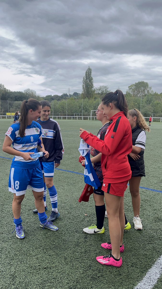 Este fin de semana hemos agradecido a estas grandes aficionadas su apoyo incondicional!!!!
Irune, Uxue, Nagore y Sonia
Muchas gracias!!!! 💙