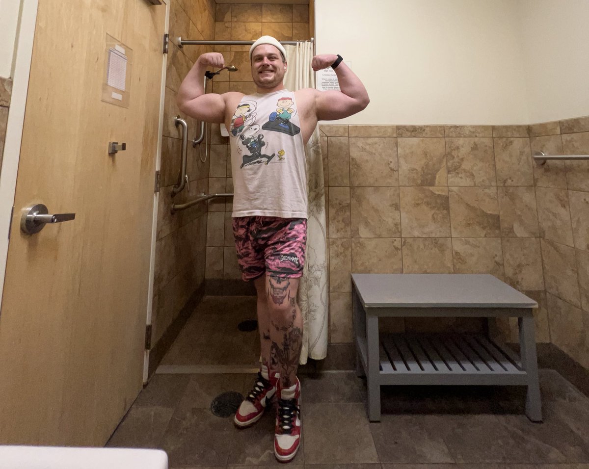 mightydysmorphicpowerlifter tweet media