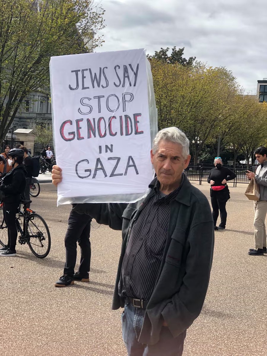 BPINewsOrg's tweet image. Thousands have gathered in a massive protest at the White House, calling for an immediate ceasefire in Gaza. Organizers claim the demonstration "shut down the White House." #GazaCeasefire #WhiteHouse #WashingtonProtest