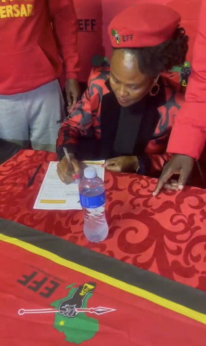 TshweuMoleme's tweet photo. Advocate Mkhwebane On Why She’s Joining The EFF 

Credit: Citizen Journalism by @ntsikimazwai https://t.co/uAZsIcrBlN