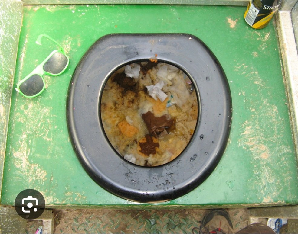 moll_de_camp's tweet image. kerry going into the toilet lol 😆 😂 🤣 😅 😄 😜 @ITVX @bbuk @bigblagger #toilets #festivalvibes #poogate