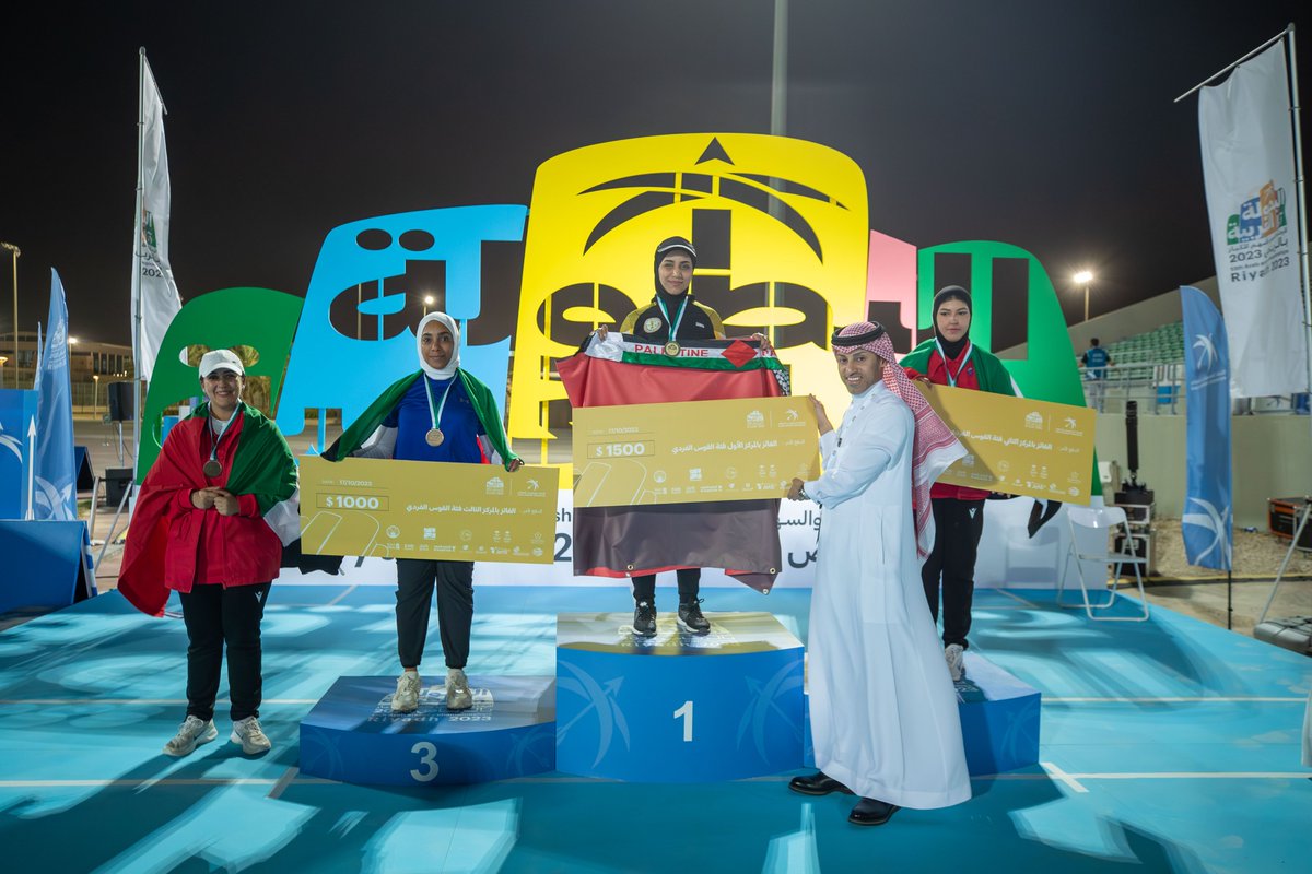 SaudiArcheryFed's tweet photo. 📸 | لحظة تتويج الفائزين لفئة القوس المركب (سيدات) فردي:

🥇 فاطمة المشهداني 🇮🇶

🥈 آمنة العوضي 🇦🇪

🥉 حنان المياس 🇰🇼

🥉 جمانة النجار 🇦🇪

#سهامنا_عربية 🏹
#البطولة_العربية13_للسهام
#الاتحاد_السعودي_للسهام https://t.co/W8tLXB1B7d