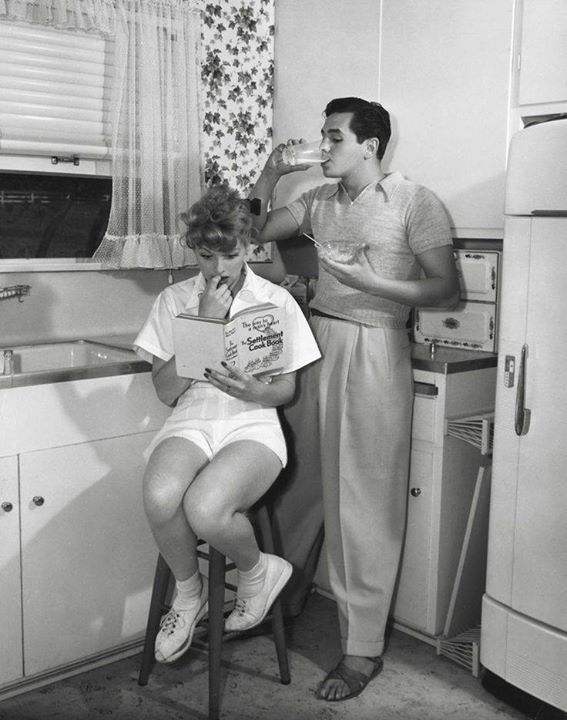 DrPopCultureUSA's tweet photo. Lucy and Desi #1940s https://t.co/PAp34UCveO
