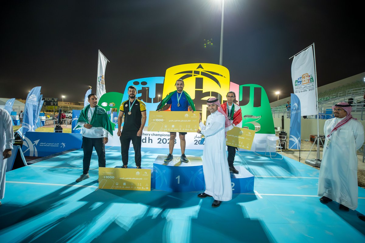 SaudiArcheryFed's tweet photo. 📸 | لحظة تتويج الفائزين لفئة القوس المركب (رجال) فردي:

🥇 عبدالله مال الله 🇰🇼

🥈 احمد فخري 🇪🇬

🥉 محمد الكعبي 🇮🇶

🥉 عبدالعزيز الروضان 🇸🇦

#سهامنا_عربية 🏹
#البطولة_العربية13_للسهام
#الاتحاد_السعودي_للسهام https://t.co/yT4JoWfKVq