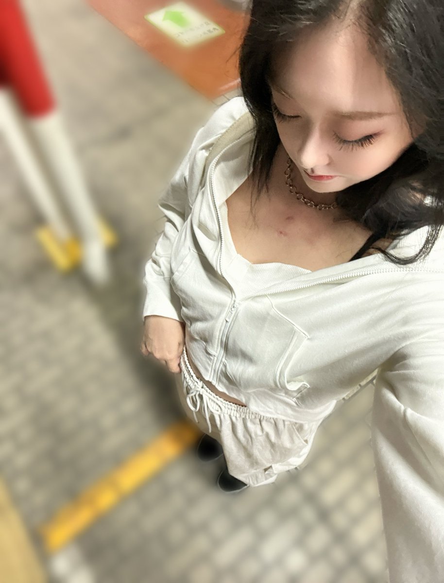 おはようございます！！😉🩷
今日は寒暖差10度以上🥲💦
風邪ひかないように暖かいの着てください、薄手の人に言われたくないと思うけど😂😂😂

#モデル #カメラマンさんと繋がりたい #被写体